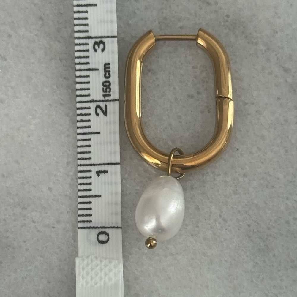 Gold Oval Thick Pearl Dangle Hoop Earrings 

Brand New - Picture 2 of 4